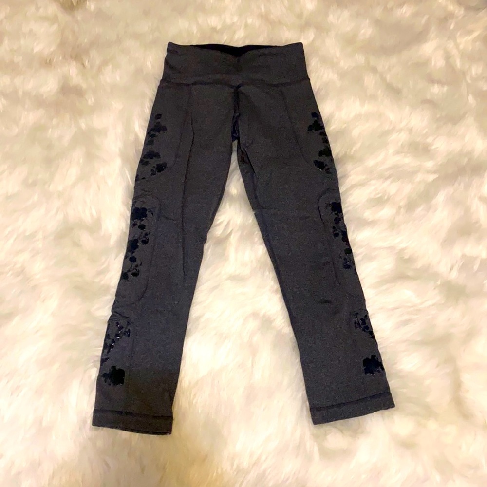 Lululemon gray workout cropped pants leggings